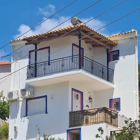 Boetiekhuis Stefanos Met Berg En Zeezicht * Βασιλίτσι